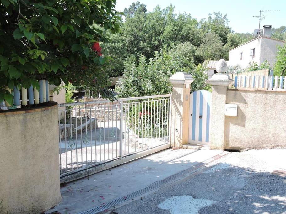 Chateaudouble : Appartement Au Calme Extérieur photo
